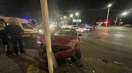 В Минске легковушка проехала на красный: в ДТП пострадала женщина