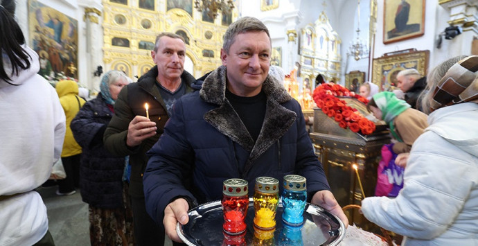 Благодатный огонь от гроба Господня доставили в Минск 0