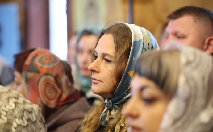 Лукашенко зажег пасхальную свечу в одном из деревенских храмов 1