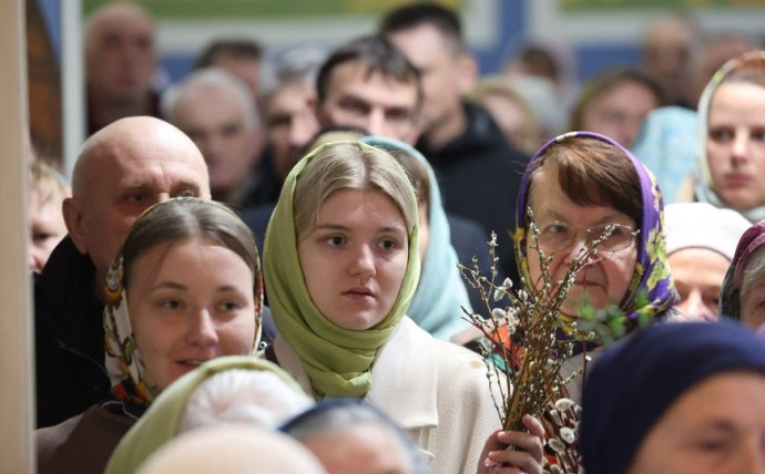Православные верующие празднуют Вербное воскресенье 8