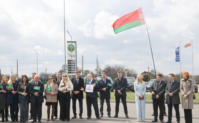 Робот-продавец появился на заправке под Гомелем 3