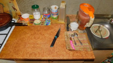 Пьяный житель Горок хотел приготовить еду, но по неосторожности причинил себе проникающее ранение