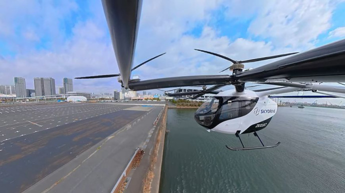 В Токио провели первый испытательный полет летающего автомобиля 1