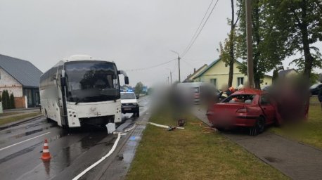 В Столине столкнулись легковушка и автобус, пострадала водитель авто