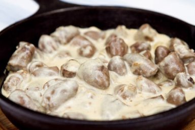 Куриные сердечки в сливках