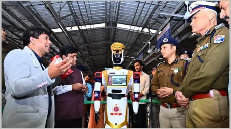 В Индии человекоподобный робот привлечен к обеспечению безопасности на ж/д станции