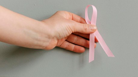 "На каждый из вариантов - своя терапия". Как сегодня лечат рак груди?