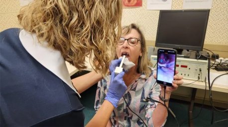 В ЮАР создано портативное устройство для проверки голосовых связок через смартфон