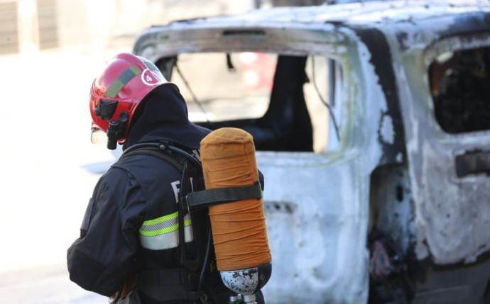 В Минске на Немиге горел автомобиль 4