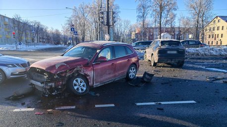 Водитель в Минске выехал на красный и спровоцировал ДТП