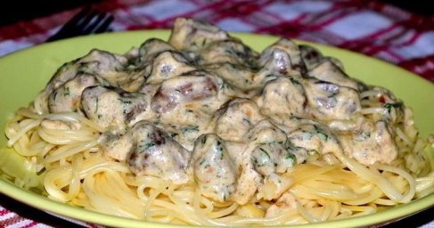 Куриные сердечки в сырном соусе