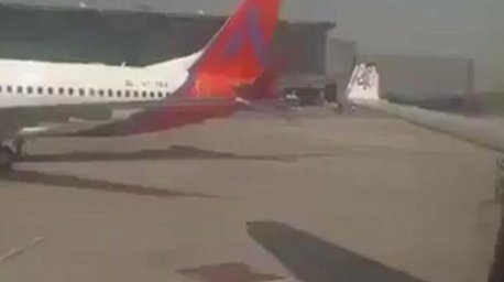 В аэропорту Дели столкнулись два пассажирских самолета