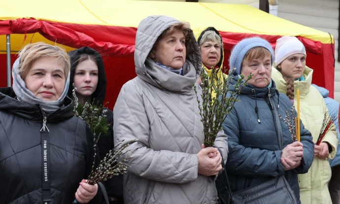 Православные верующие празднуют Вербное воскресенье 12