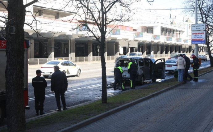 В Минске на Немиге горел автомобиль 2