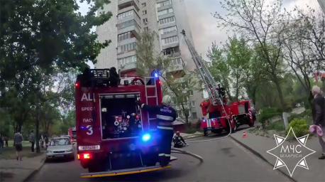 Спасатели ликвидировали загорание на балконе многоэтажки в Бресте