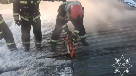 Спасатели потушили пожар в котельной торгового центра в Браславе